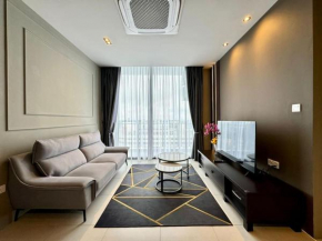 The Luxury Podium3R2B, 8pax YPM103